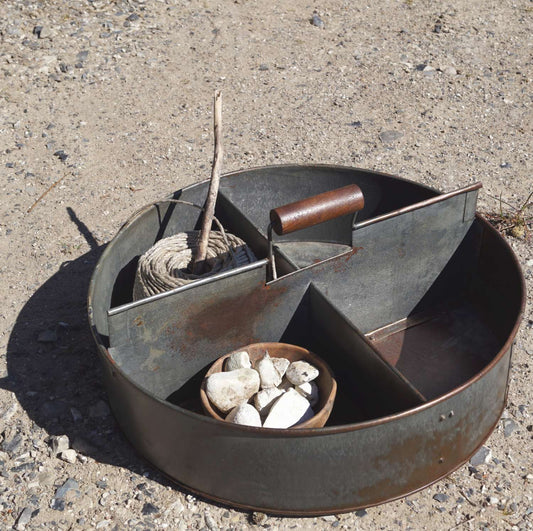 Round metal box