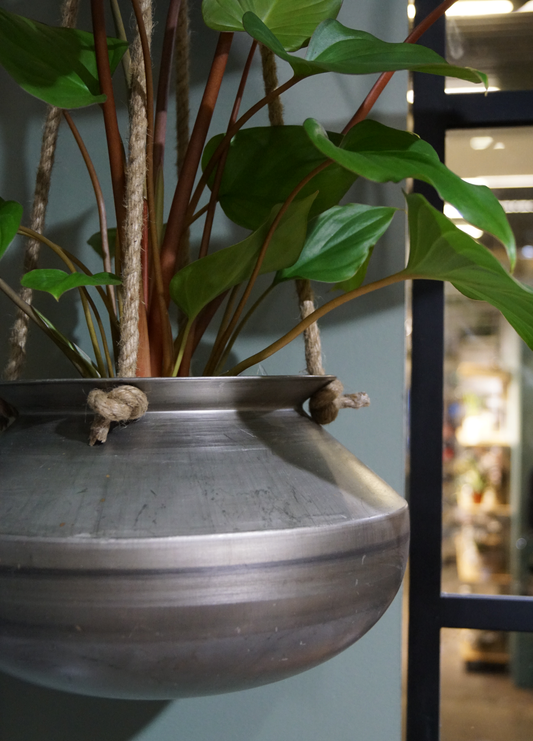 Hanging metal planter pot