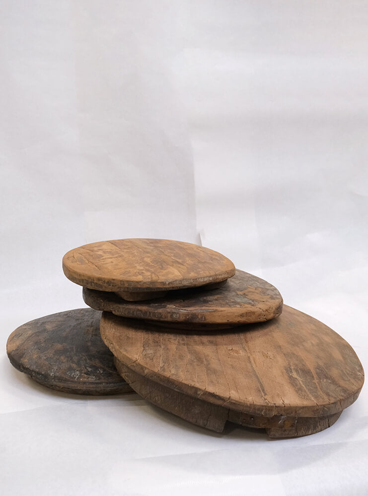 Set of 2 round wood boards