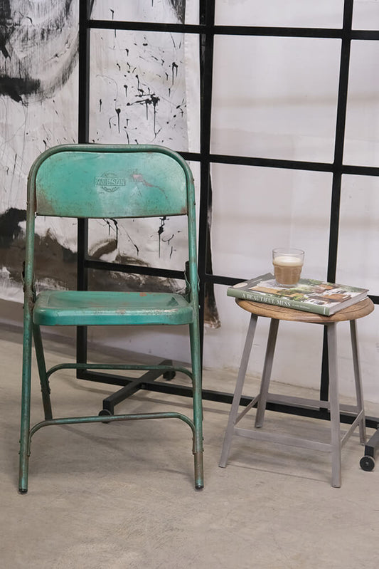 Set of 4 green foldable metal chairs