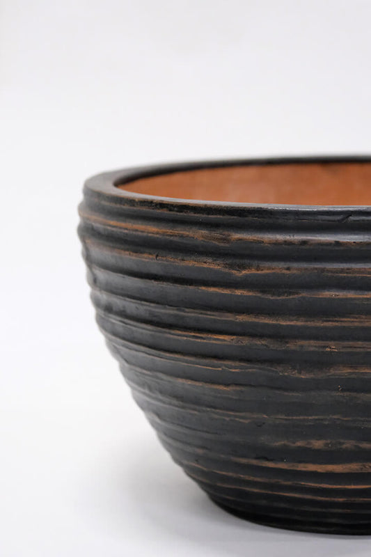 Clay pot with furrows
