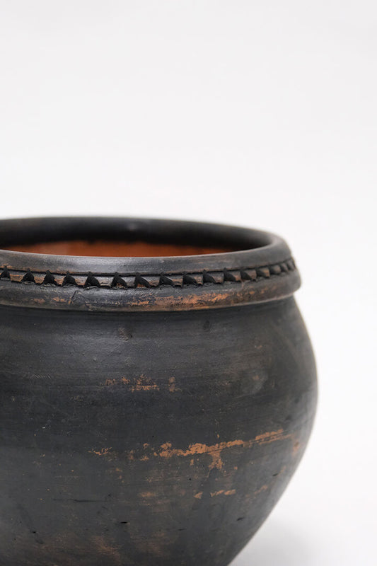 Clay pot with pattern board